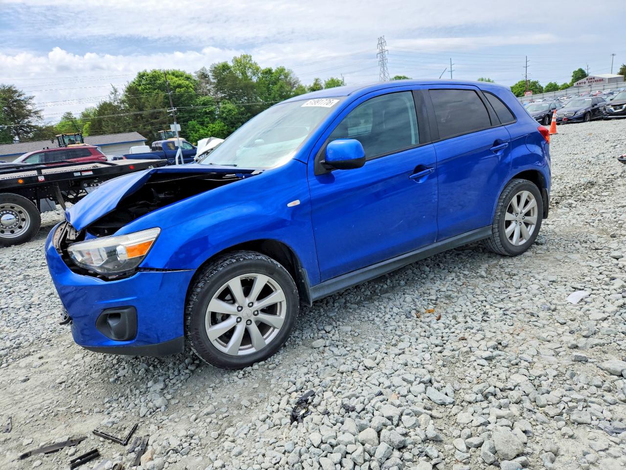 Salvage Mitsubishi Outlander Image