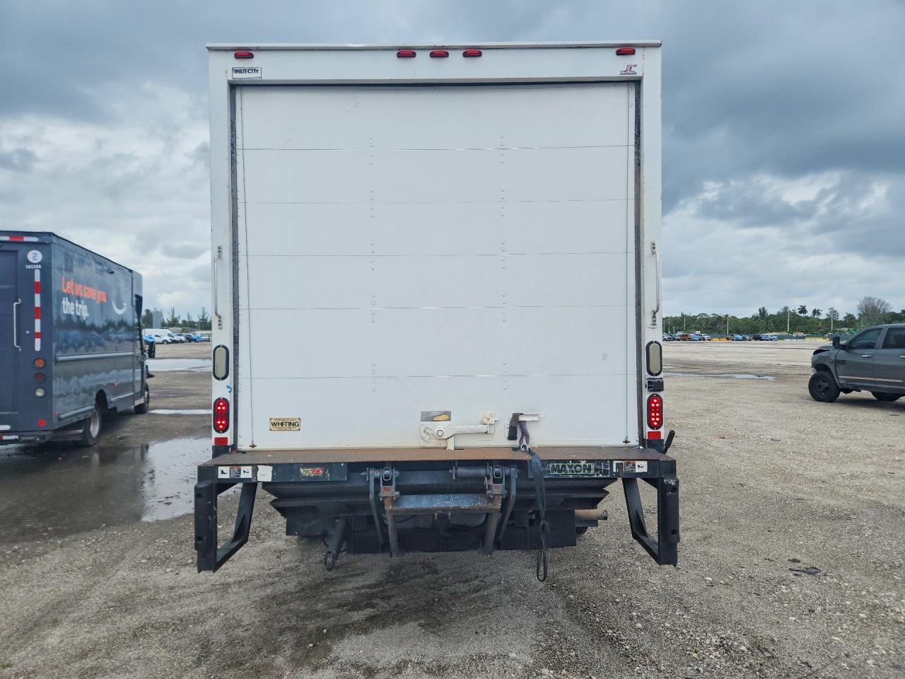 Ford Econoline E350 Super Duty Cutaway Van