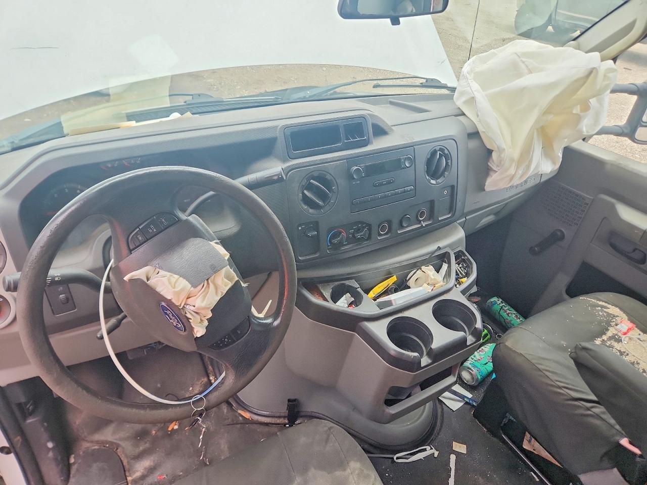 Ford Econoline E350 Super Duty Cutaway Van