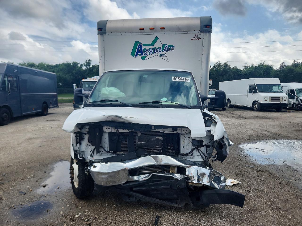 Ford Econoline E350 Super Duty Cutaway Van