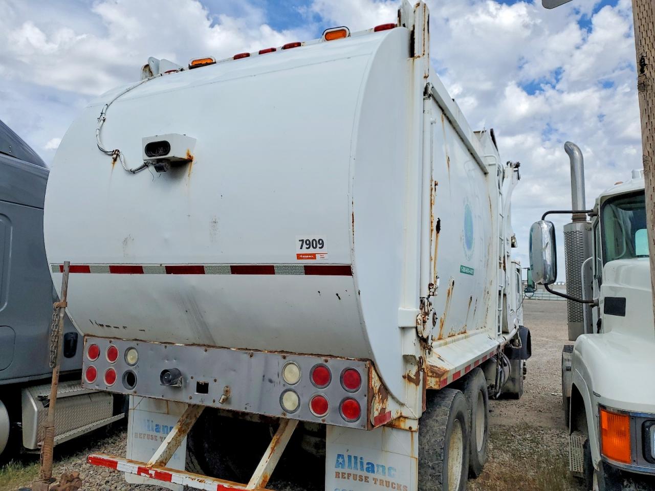 Mack Mr6405