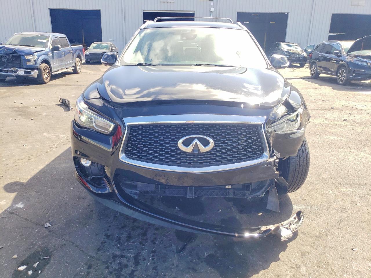 INFINITI Qx Luxe