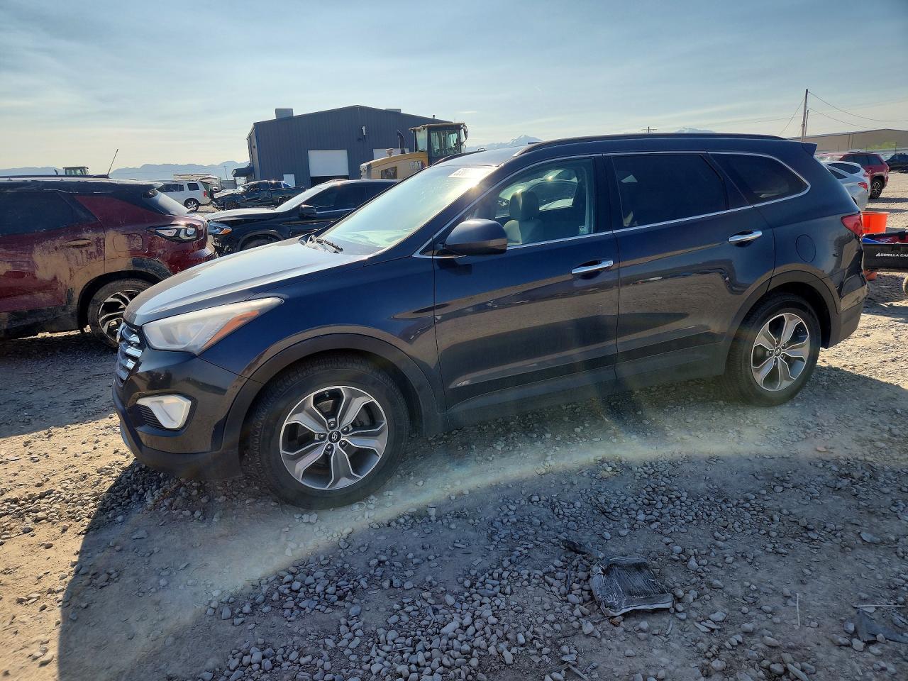 Salvage Hyundai SANTA FE Image