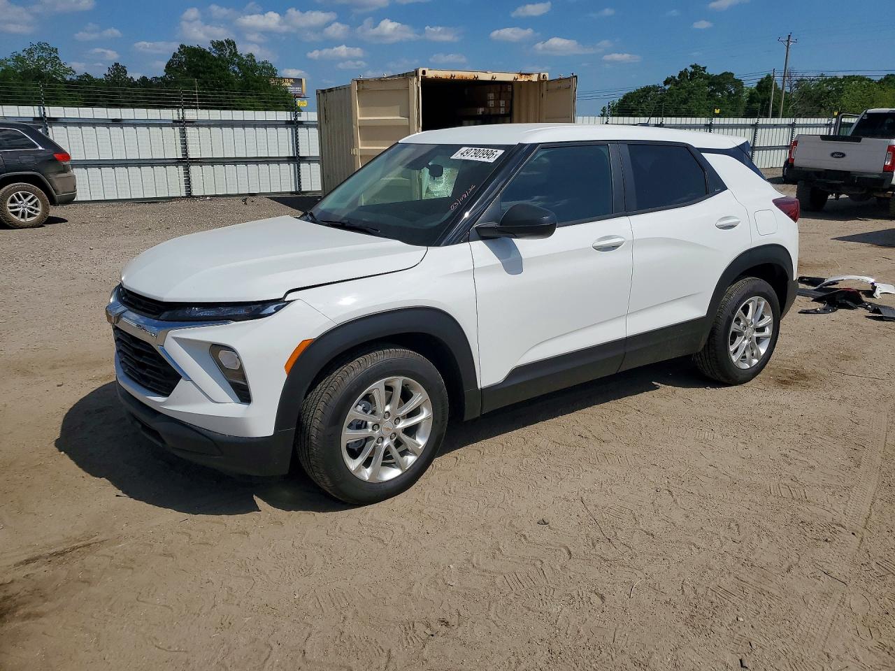 Salvage Chevrolet Trailblazer Image