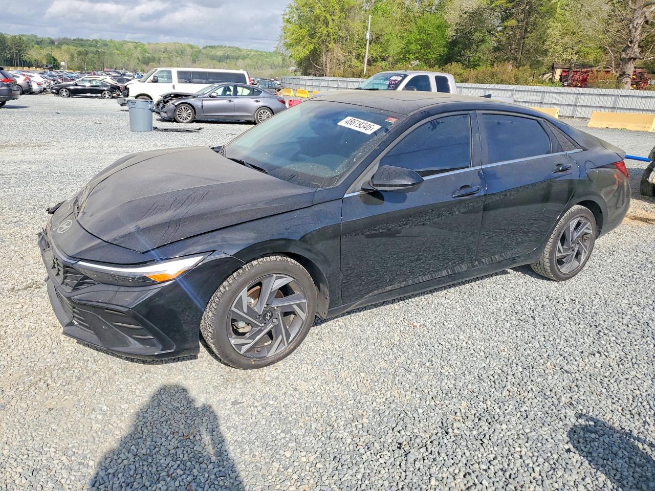Salvage Hyundai ELANTRA Image