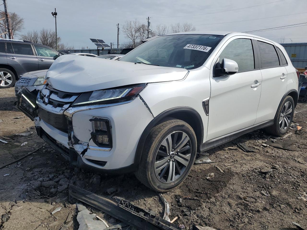 Salvage Mitsubishi Outlander Image