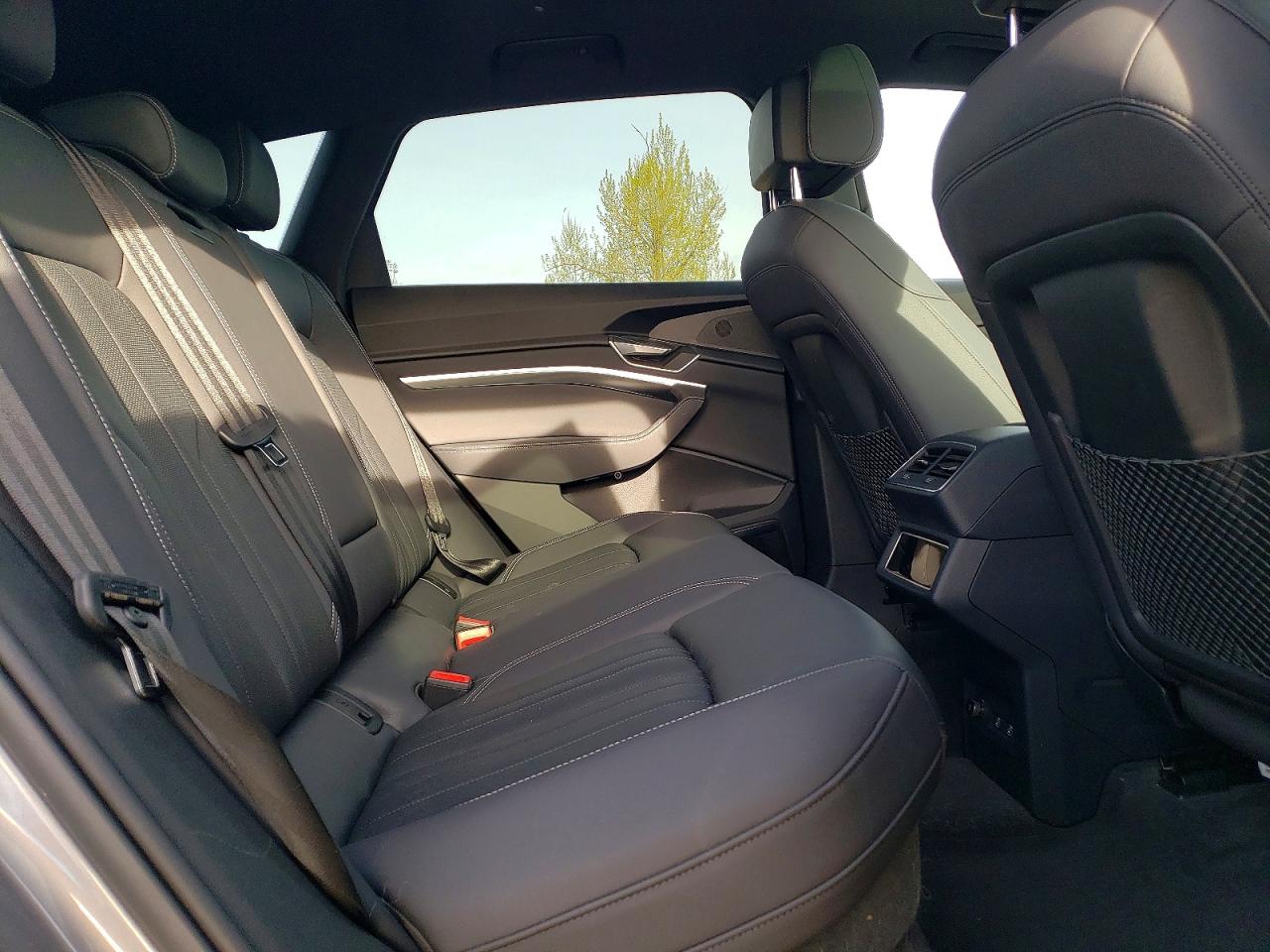 Audi e-tron Premium Plus