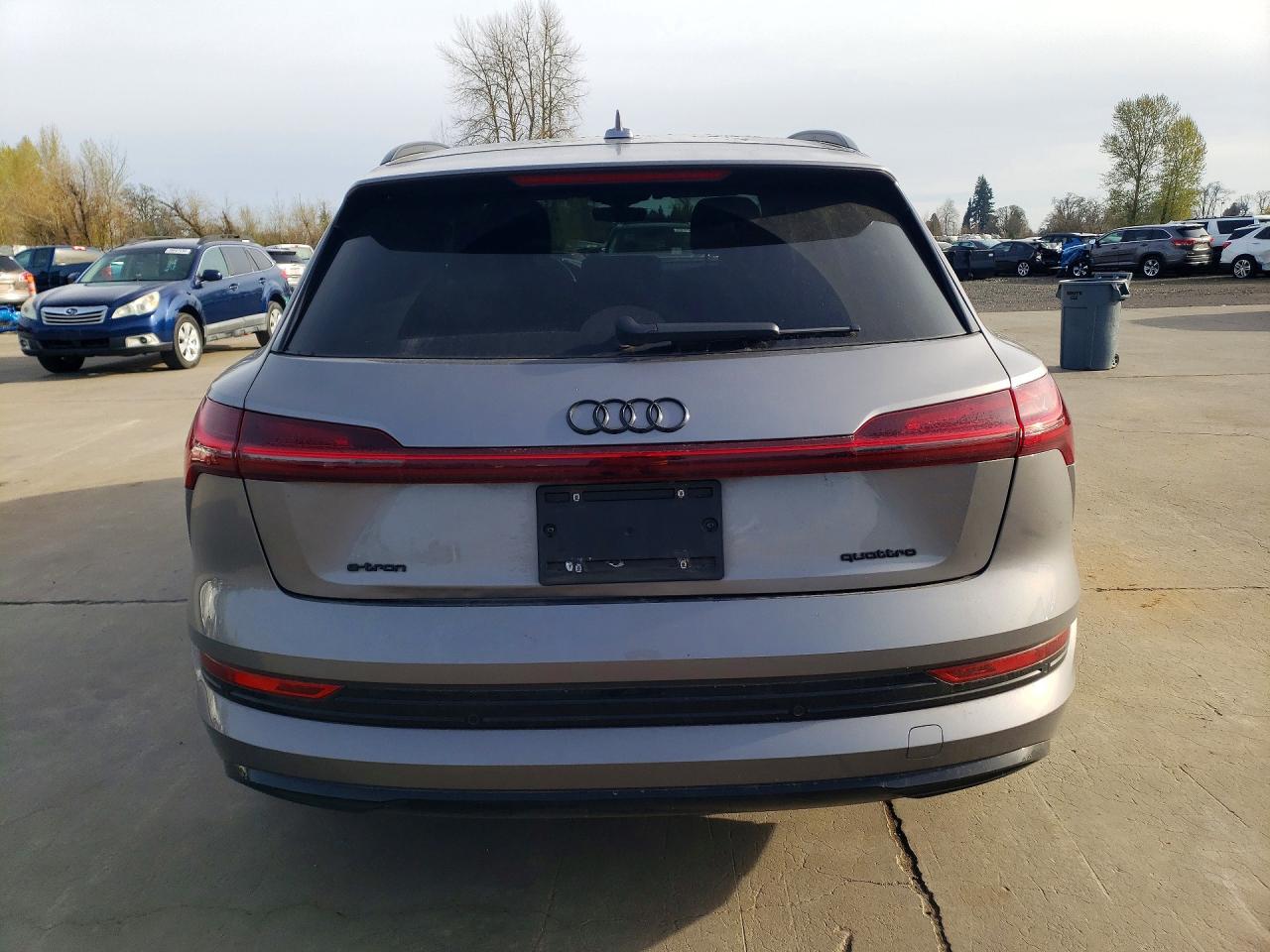 Audi e-tron Premium Plus