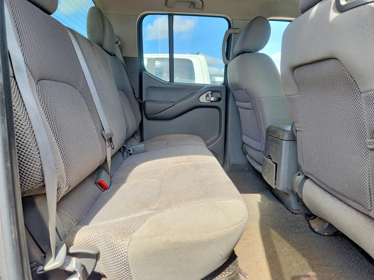 Nissan Frontier Se V6