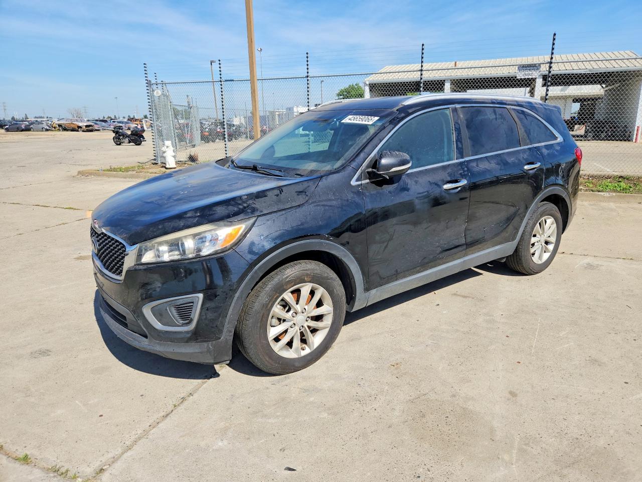 Salvage Kia Sorento Image