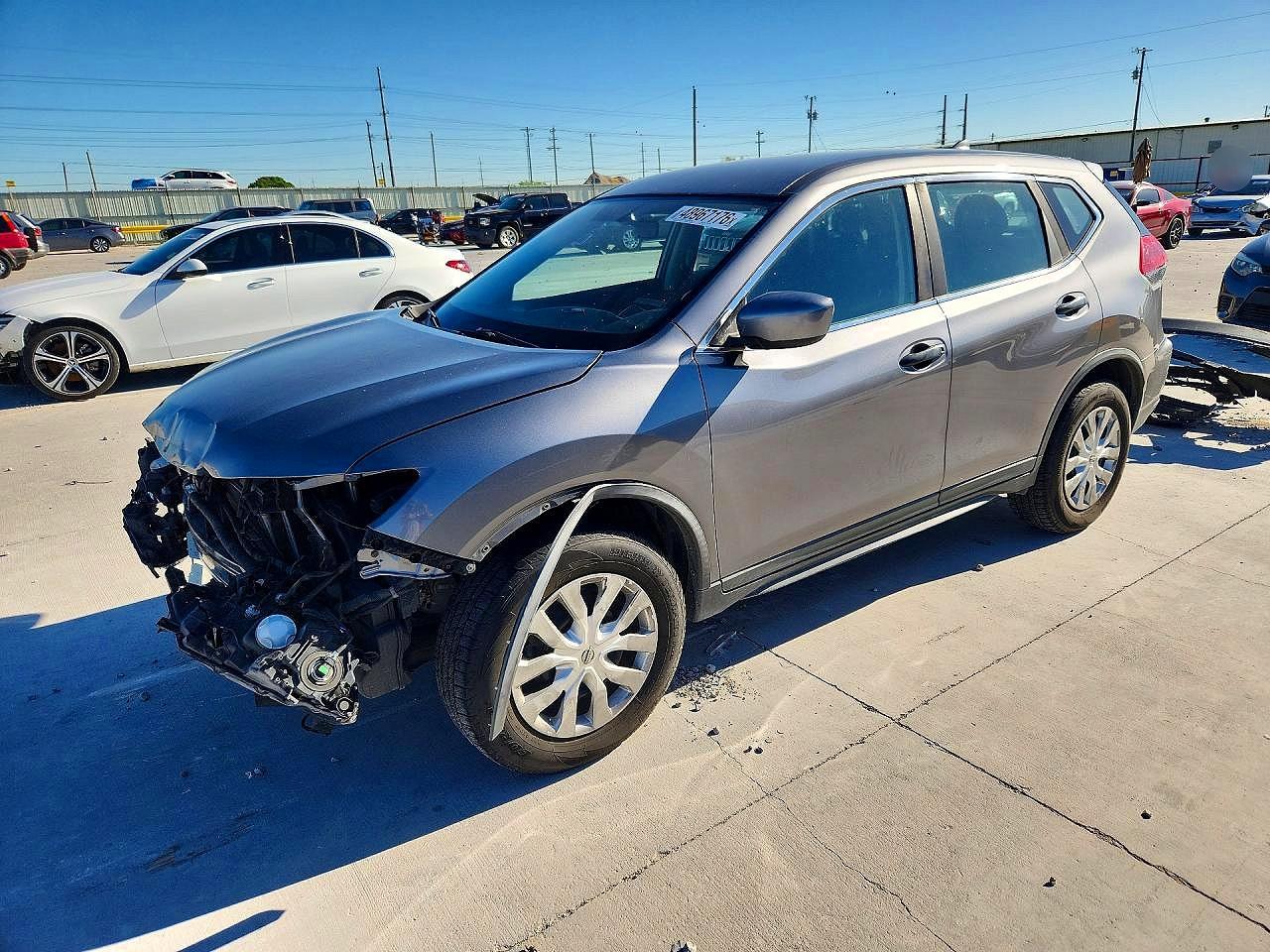 Salvage Nissan Rogue Image