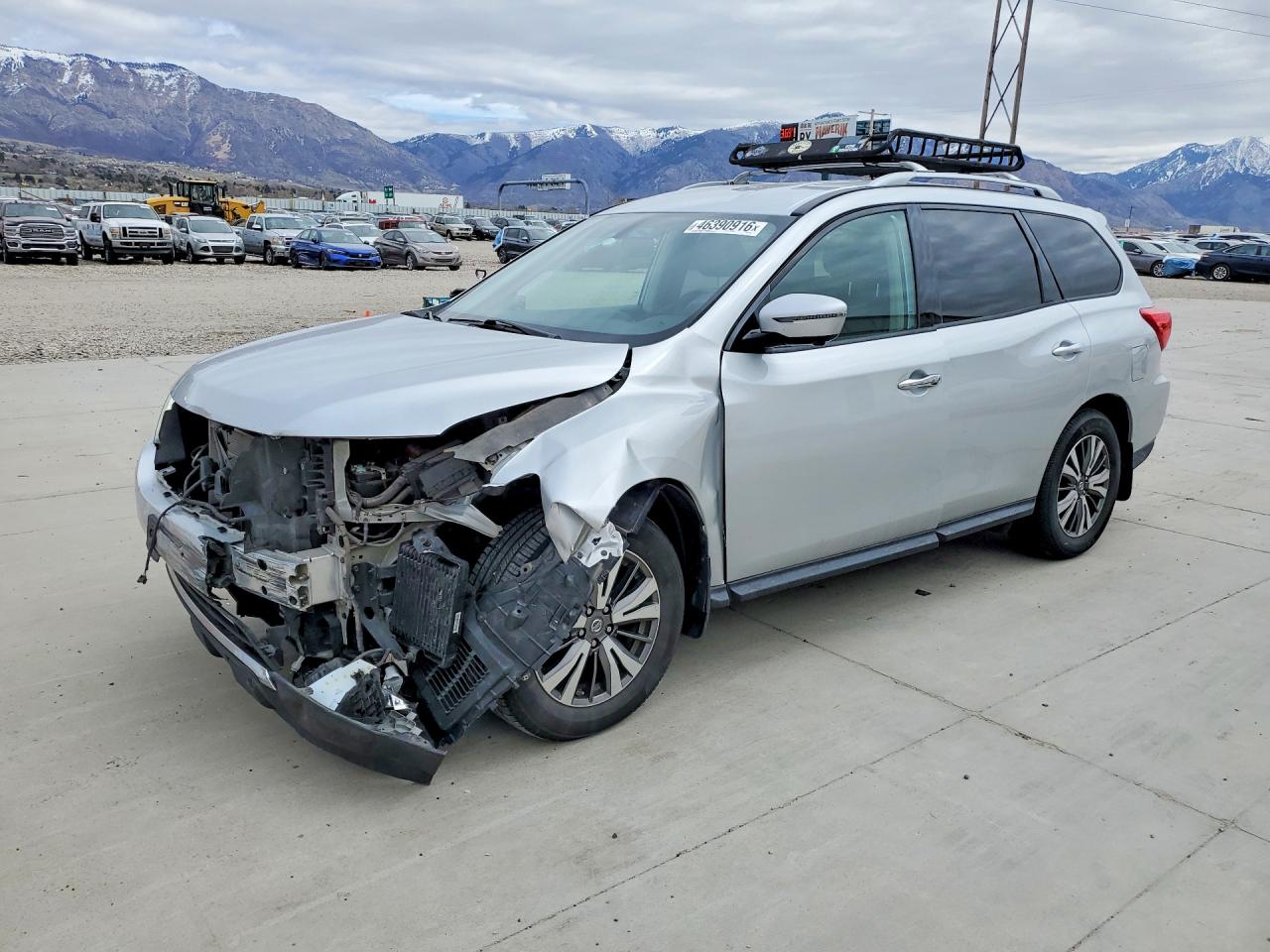 Salvage Nissan Pathfinder Image