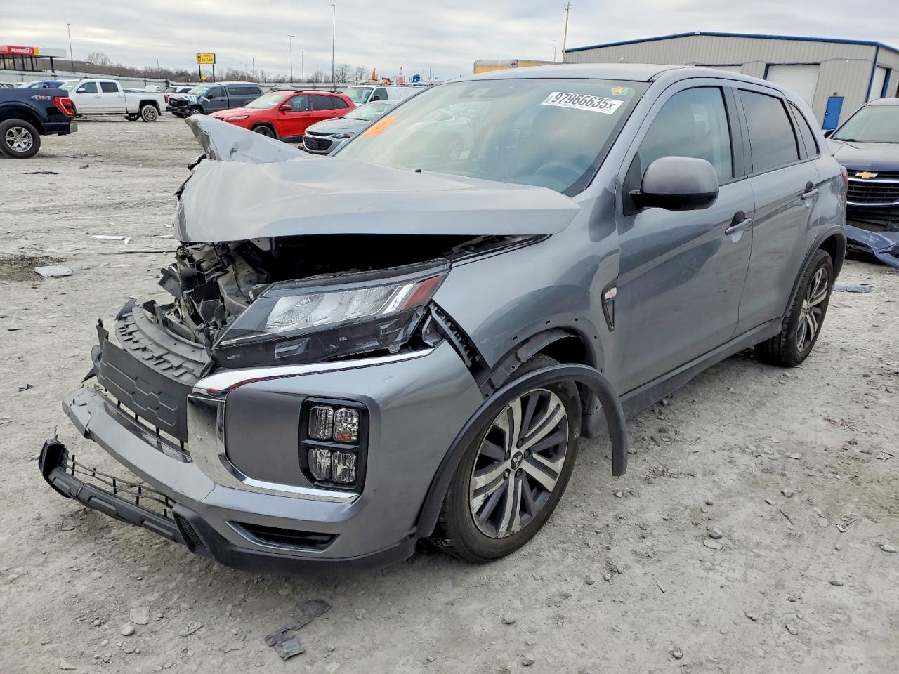 Salvage Mitsubishi Outlander Image