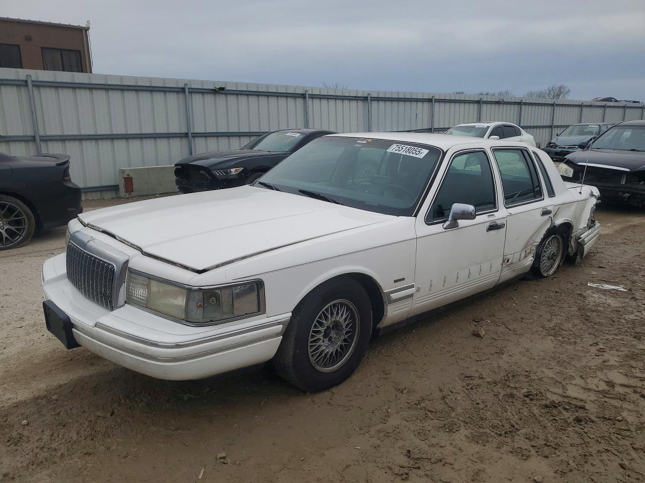 Salvage Lincoln Towncar Image