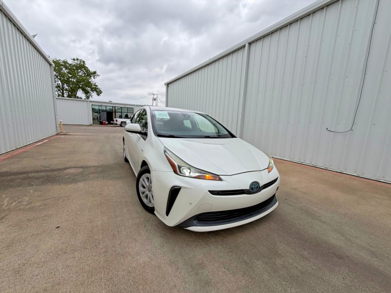 Salvage Toyota Prius Image