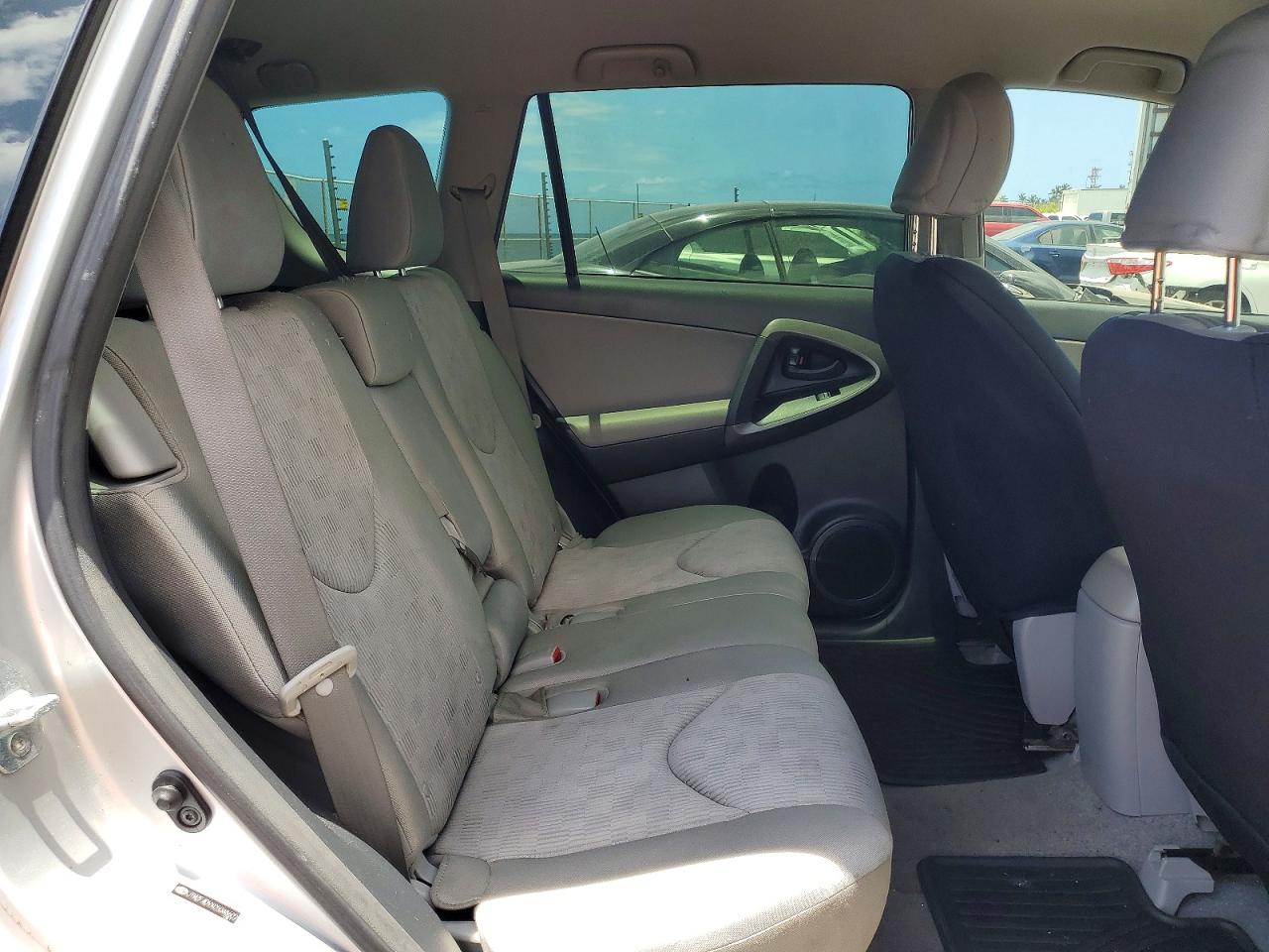 Toyota RAV4 Base