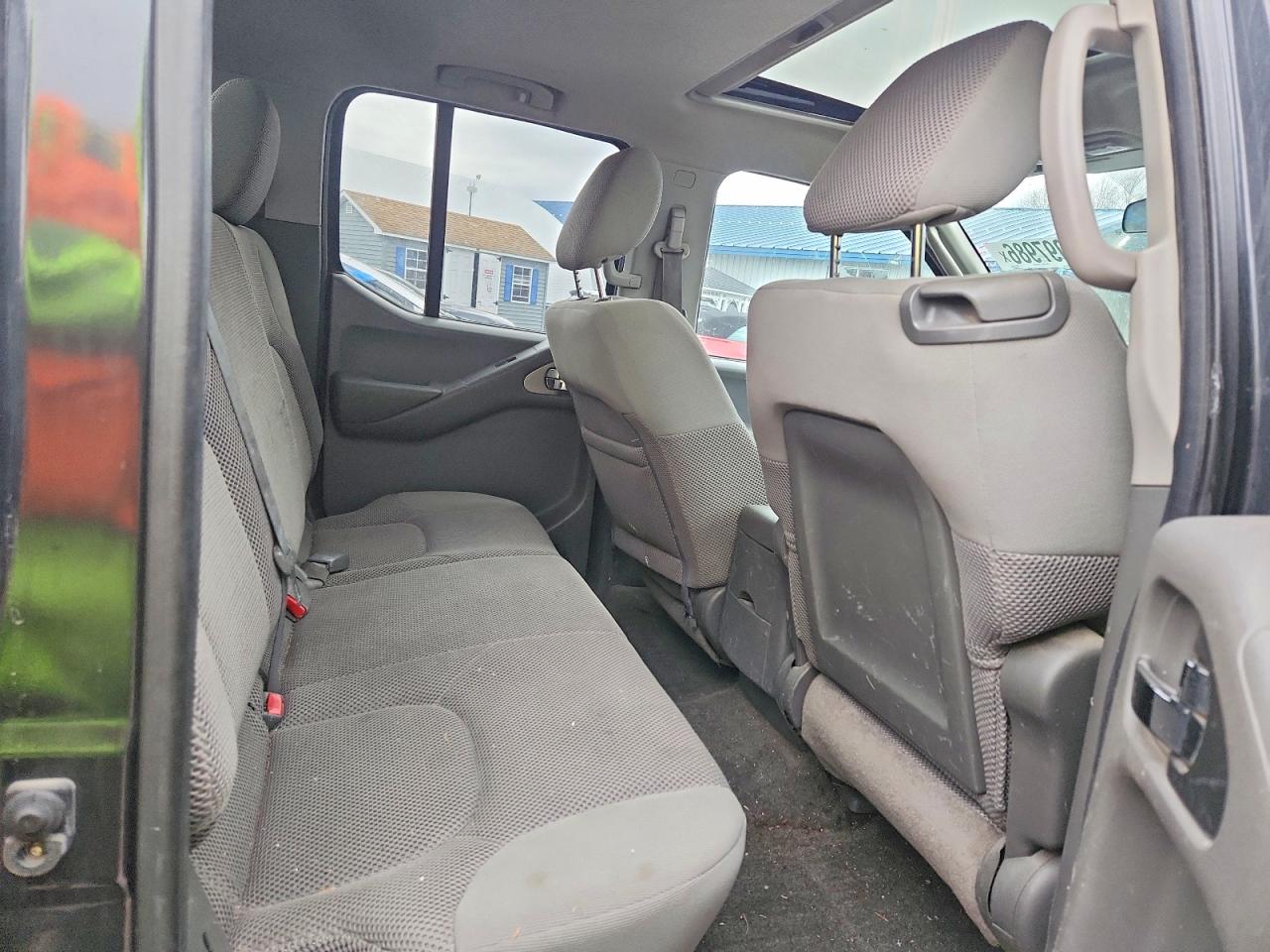 Nissan Frontier Se V6