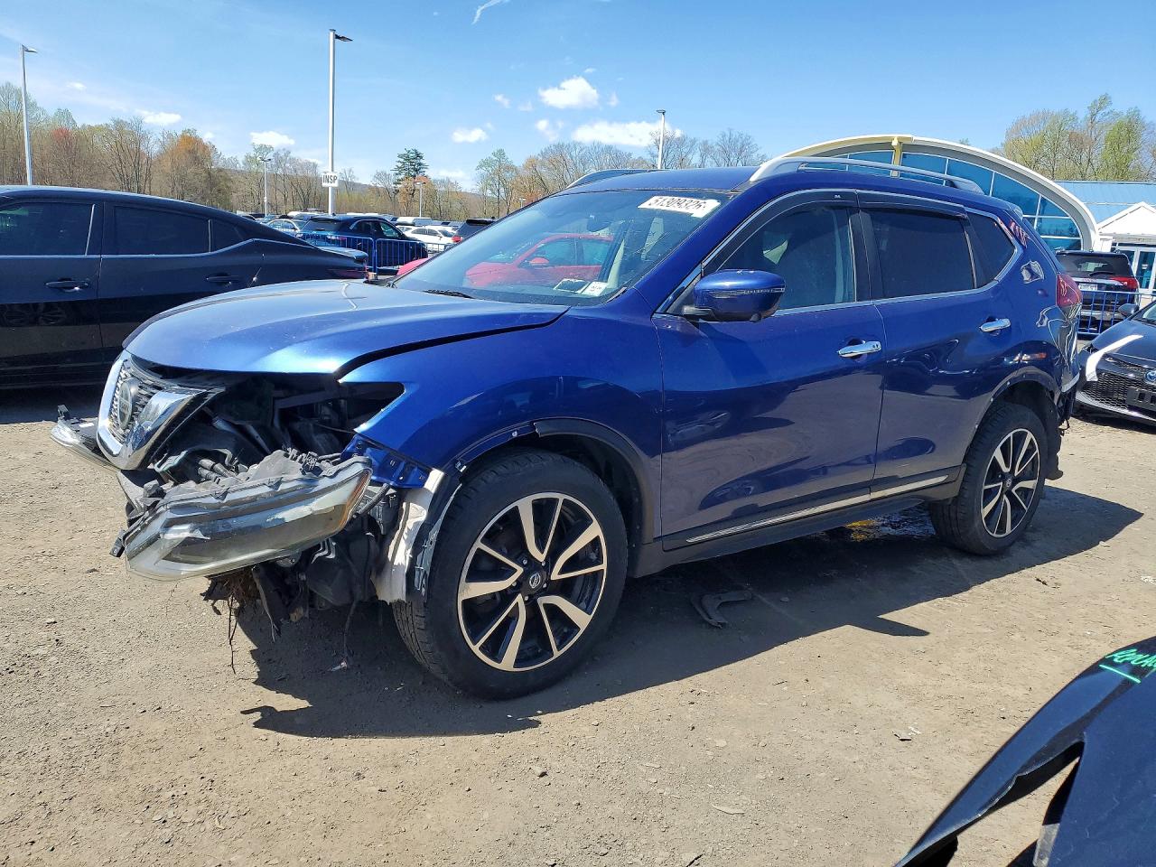 Salvage Nissan Rogue Image