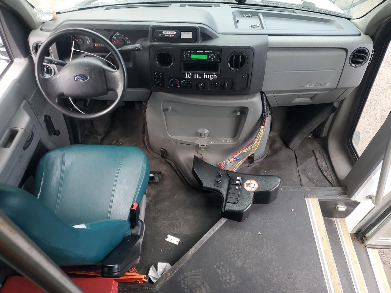 Ford Econoline E350 Super Duty Cutaway Van