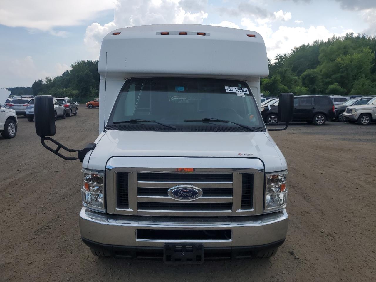 Ford Econoline E350 Super Duty Cutaway Van