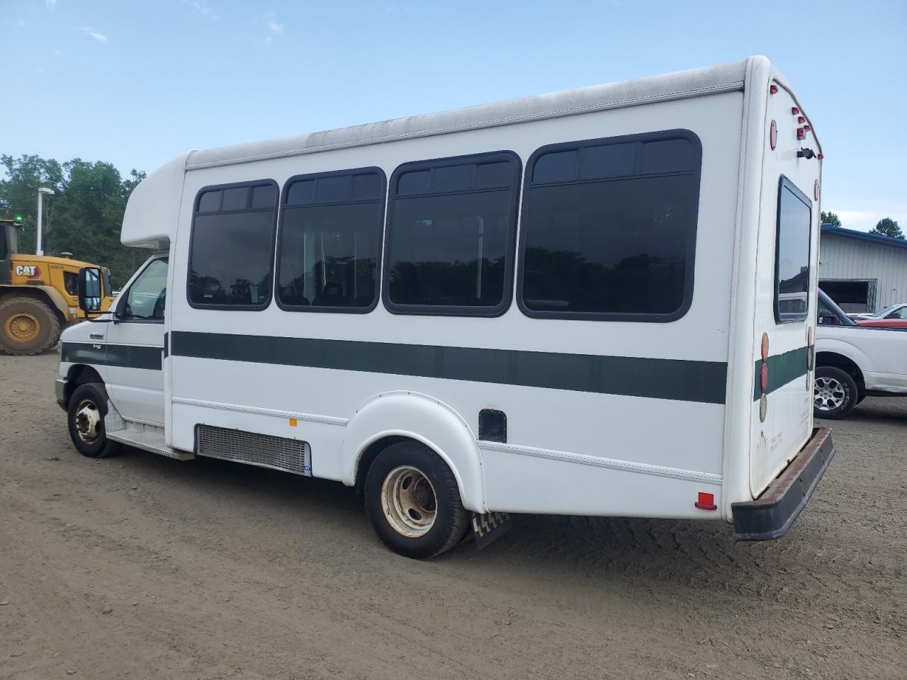 Ford Econoline E350 Super Duty Cutaway Van