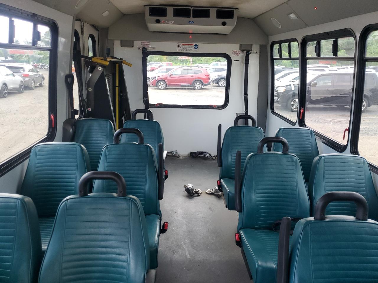 Ford Econoline E350 Super Duty Cutaway Van