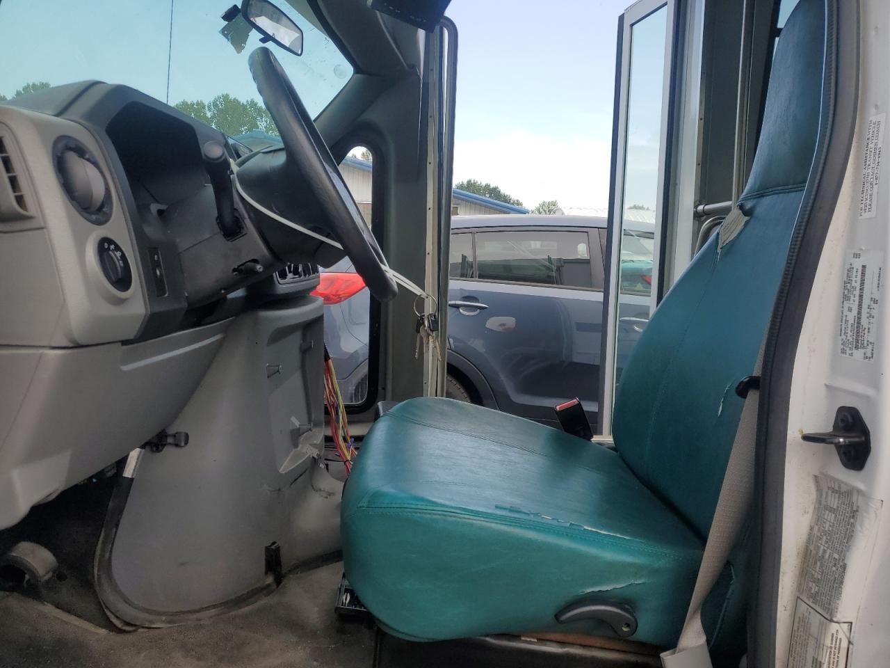 Ford Econoline E350 Super Duty Cutaway Van