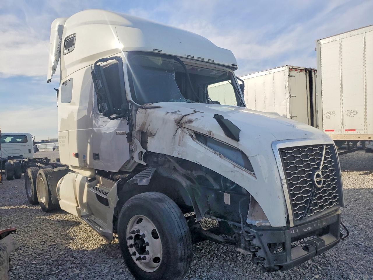 Salvage Volvo Vn Image