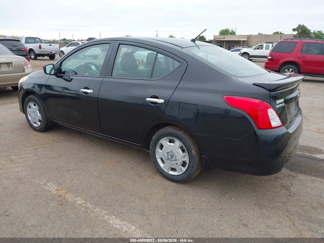 Nissan Versa