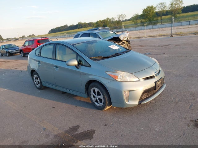 Salvage Toyota Prius Image