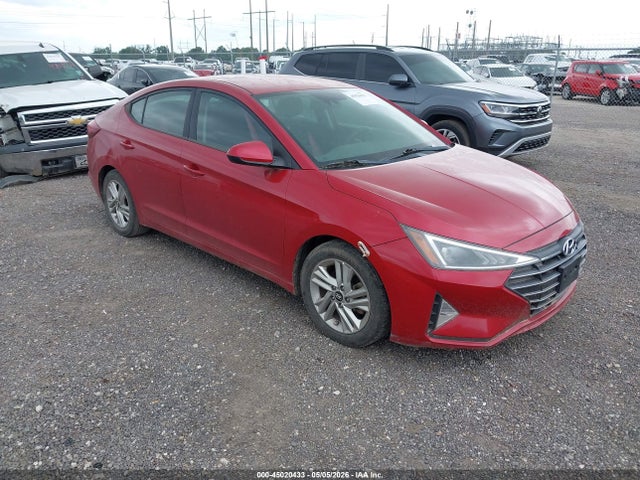 Salvage Hyundai ELANTRA Image