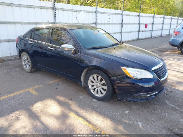 Salvage Chrysler 200 Image