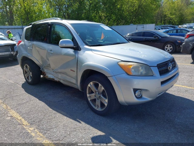 Salvage Toyota RAV4 Image