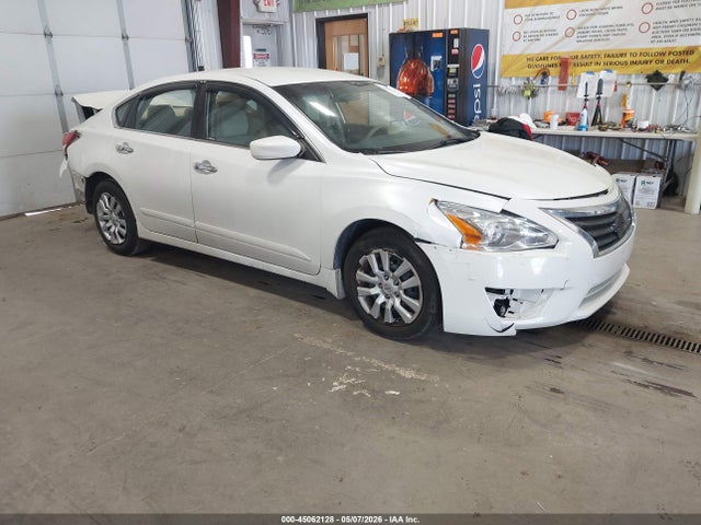 Salvage Nissan Altima Image