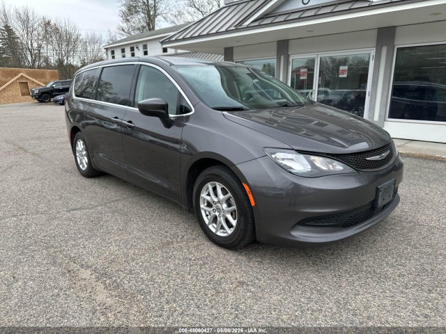 Salvage Chrysler Voyager Image