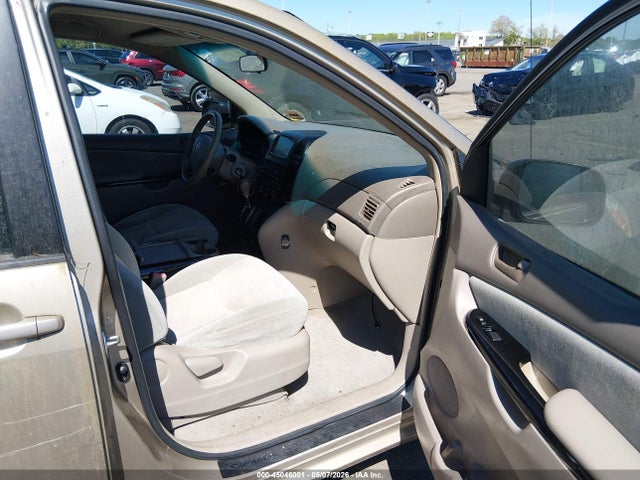 Toyota Sienna Ce
