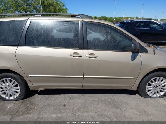 Toyota Sienna Ce