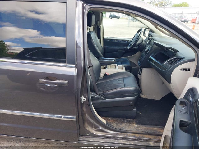 Chrysler Town & Country Touring