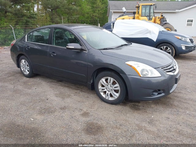 Salvage Nissan Altima Image
