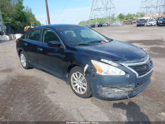 Salvage Nissan Altima Image