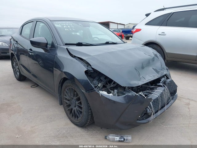 Salvage Toyota Yaris Image