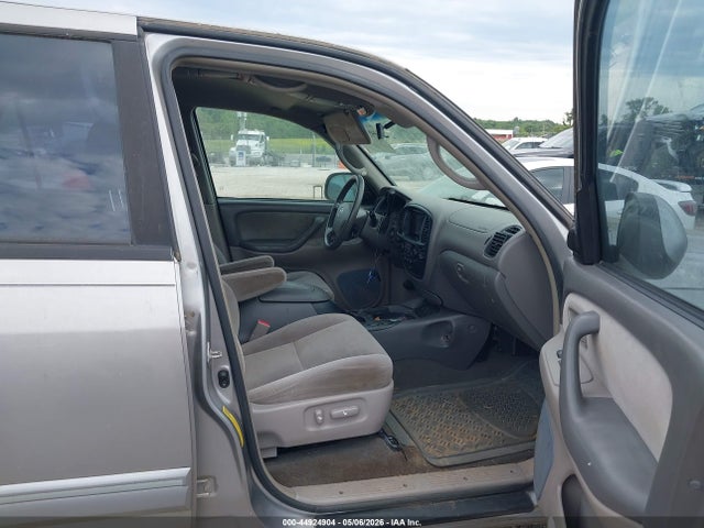 Toyota Sequoia Sr5 V8