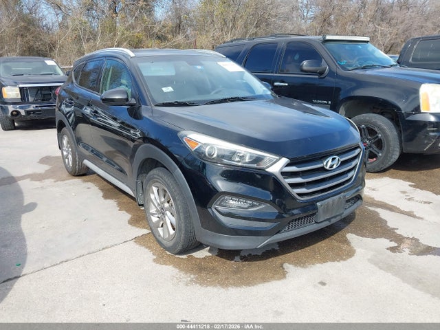 Salvage Hyundai TUCSON Image
