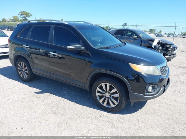 Salvage Kia Sorento Image