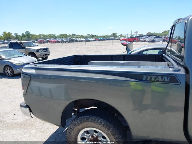 Nissan Titan Se