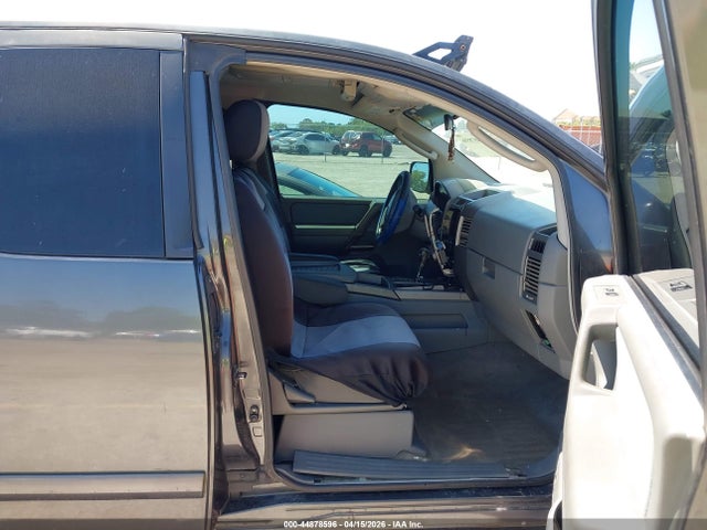 Nissan Titan Se