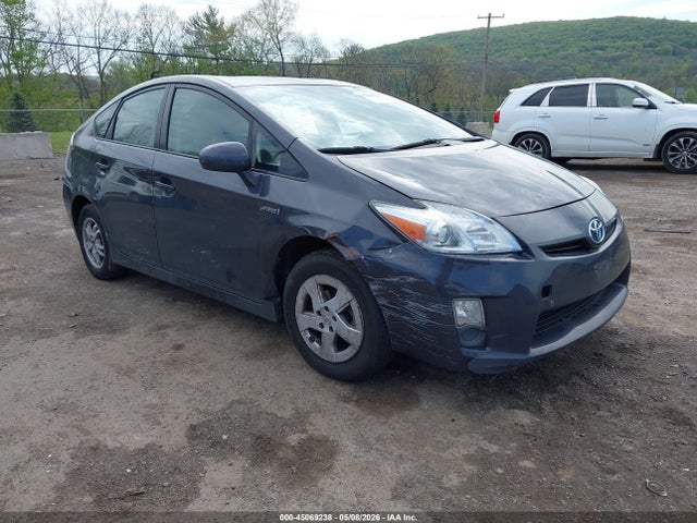 Salvage Toyota Prius Image