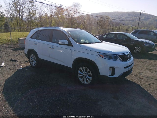 Salvage Kia Sorento Image