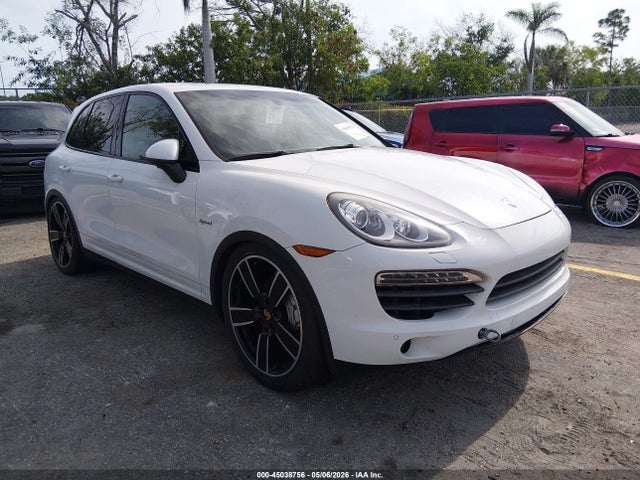 Salvage Porsche Cayenne Hybrid Image
