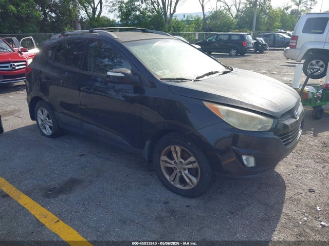 Salvage Hyundai TUCSON Image
